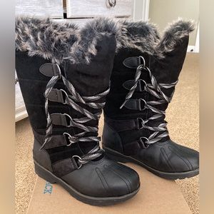 Women’s black snow boots size 5